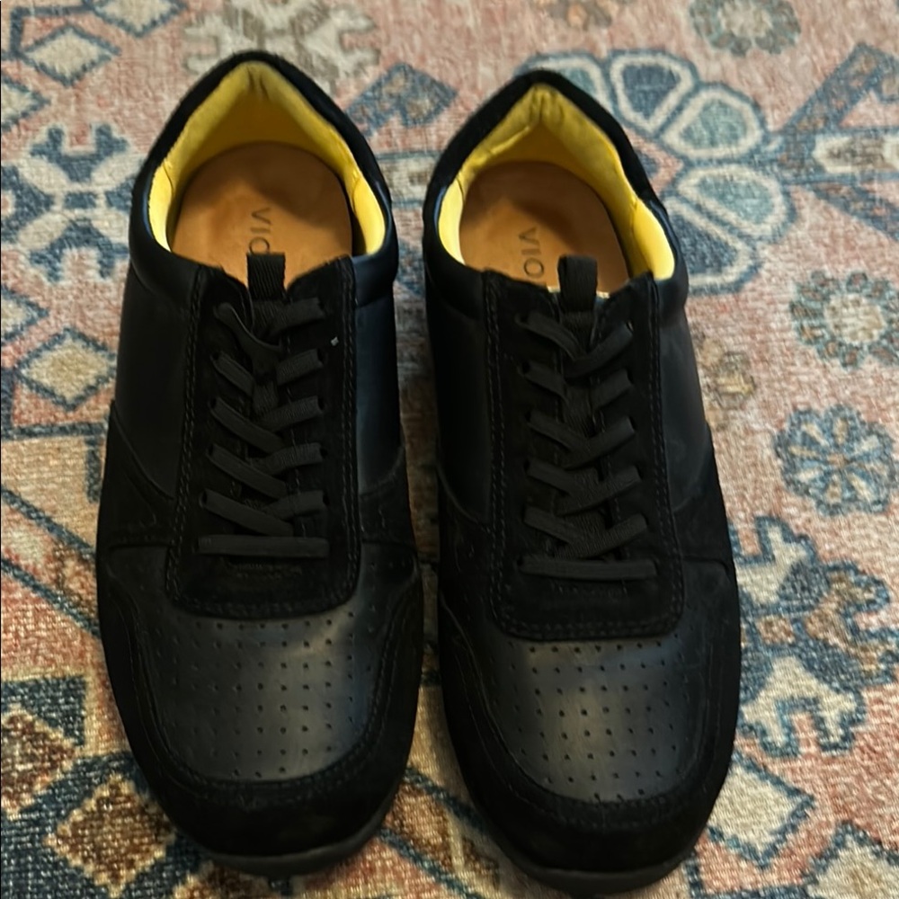 Vionic Men's Black Sneakers